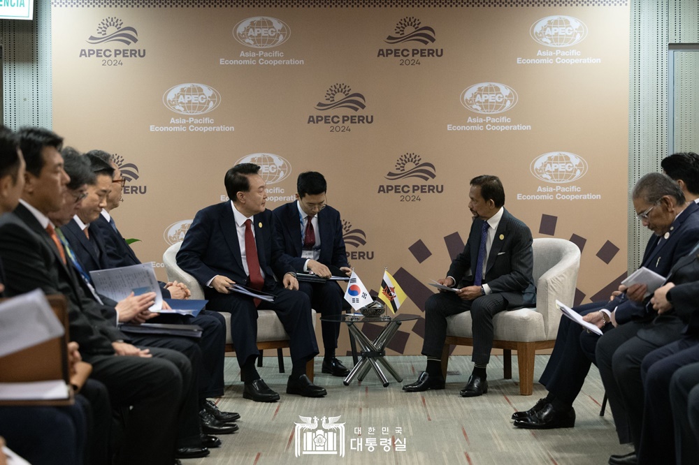 윤석열 대통령, APEC 정상회의 계기 브루나이 국왕과 첫 정상회담 개최